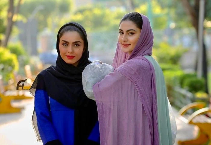  آزاده زارعی و مریم مومن